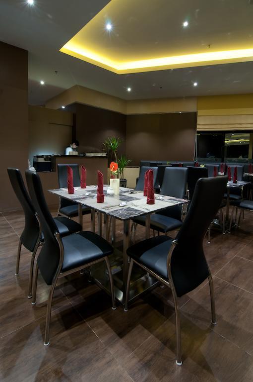 Aria Gajayana Hotell Malang Exteriör bild
